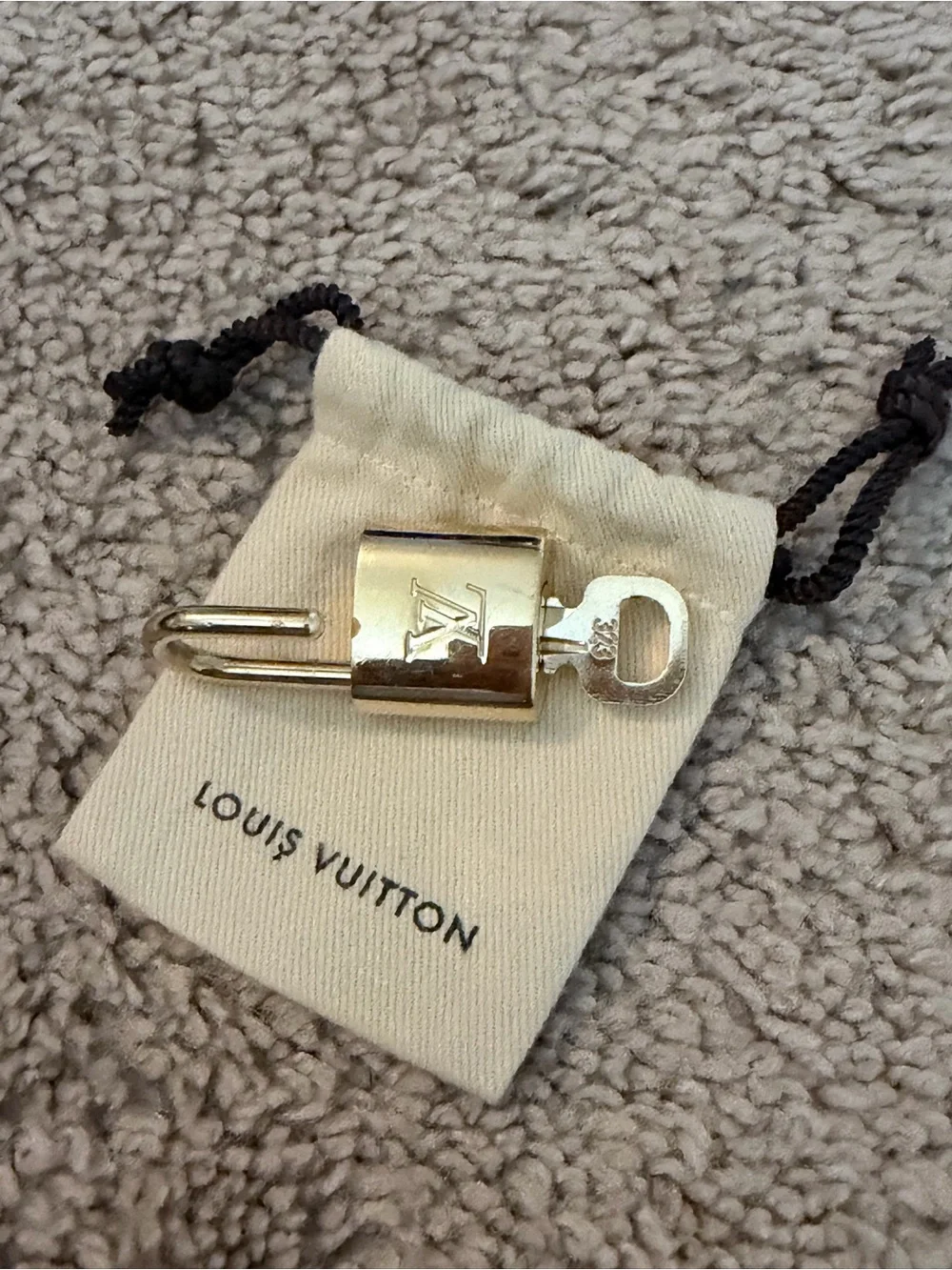 LOUIS VUITTON